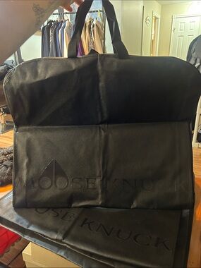 Moose Knuckles Garment bag